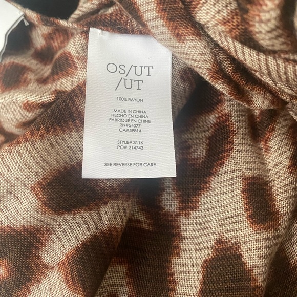 Cabi leopard print scarf. - Picture 4 of 4